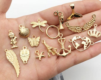 50pcs charmes d’or Assortiment Charms mélangés CHARMEs BULK Charmes collection de charme mixte Random Free Styles