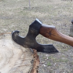 Hache danoise, peut être ajoutée avec un étui en cuir