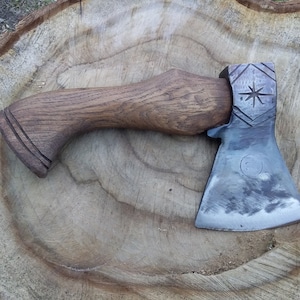 Hache de menuisier à lame arrondie pour le travail du bois