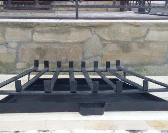 Fireplace grate with ash tray