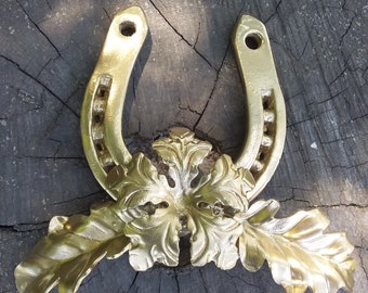 Charm of the house Horseshoe with oak leaves