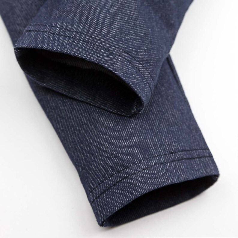 Women/'s juggins of blue color