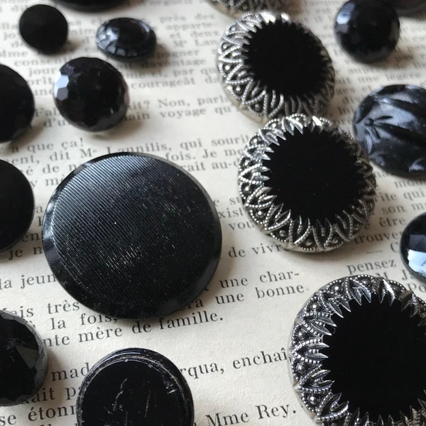 boutons en verre vintage * divers modèles/tailles * noir * pochette en dentelle aux fuseaux vintage * ruban vintage * boutons inhabituels * coudre * collecter * fabriquer