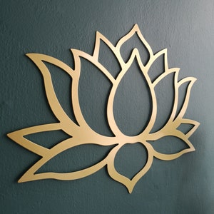 Lotus Metallwandkunst, Lotusblumendekor, großes Wanddekor, Goldwandkunst, Brautpartygeschenk, modernes Wohnzimmerdekor