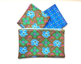2 two-ply fabric handkerchiefs made of 100% cotton with a zippered pocket. Ready for dispatch.