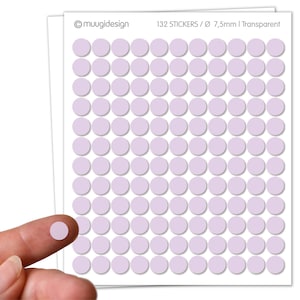 Könnte beinhalten: Ein Bogen mit 132 transparenten Aufklebern, jeweils ein hellvioletter Kreis mit 7,5 mm Durchmesser. Die Aufkleber sind in einem Raster auf weißem Hintergrund angeordnet. Der Text "132 STICKERS / Ø 7,5mm | Transparent" ist oben aufgedruckt.