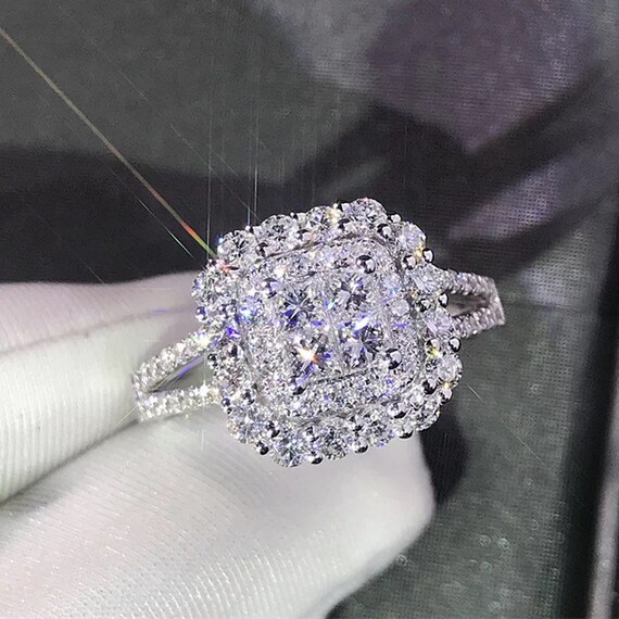 Double halo deals moissanite ring