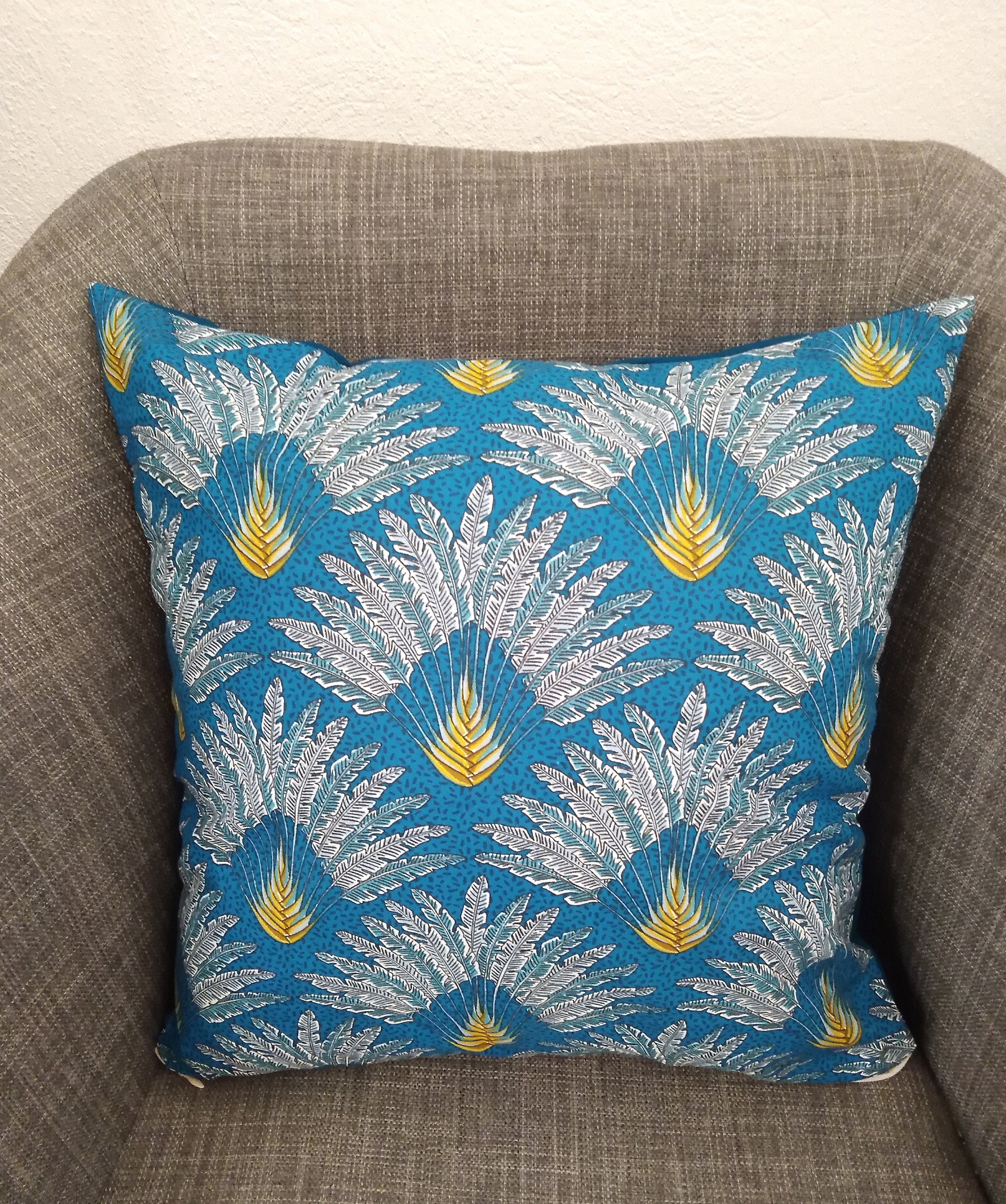 Coussin Décoratif 4040 cm, Coton Oeko Tex Feuilles Palmes Blanches et Jaunes sur Fond Bleu, Arrière 