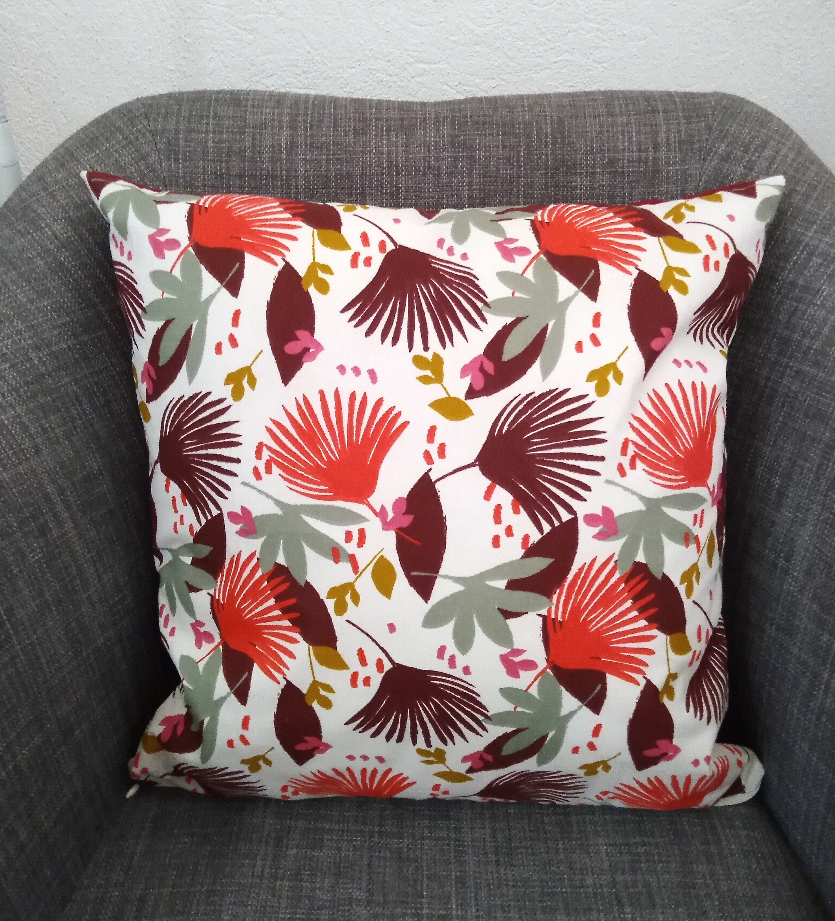 Coussin Décoratif 4040 cm, Coton Oeko Tex Feuilles Palmes Éventails Prune et Rouge sur Fond Blanc, A