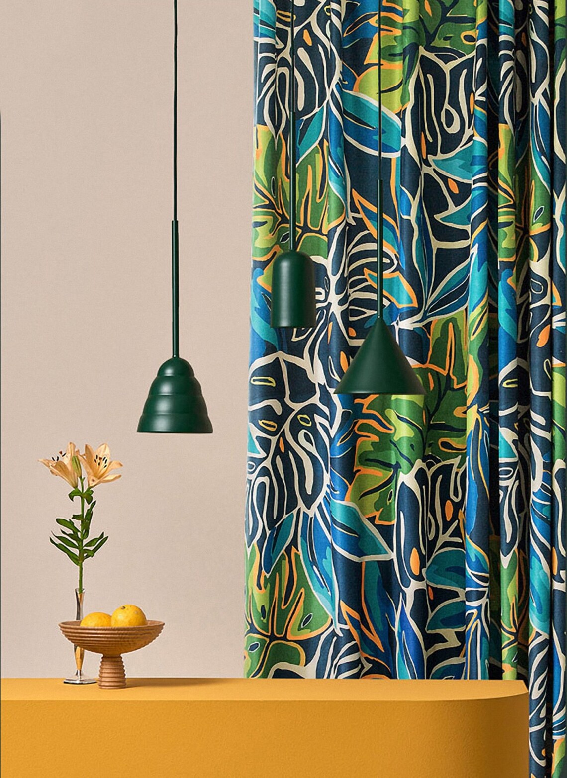 Grünes Paar Vorhang Draperies mit Pflanze und Blume Muster ...