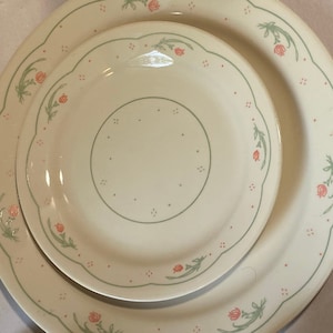 Vintage Corning Corelle Dinnerware &quot;Calico Rose&quot; 5-pc Place Setting Plates Bowls Cup and Saucer Set Excellent Condition