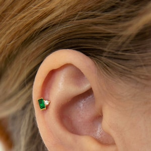 Emerald Stud Earring - Green Stone Stud Earring - Dainty Stud Earring - Sterling Silver Stud Earring