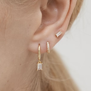 Dangle baguette hoops - Emerald baguette hoops - Huggie Hoops Earring - Sterling Silver Hoop Earrings - Dainty Minimalist earring