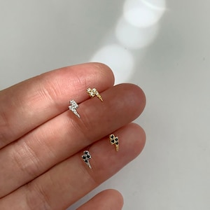 Lightning bolt stud earring - Sterling Silver stud earring - Dainty stud earrings - Minimalist stud earring