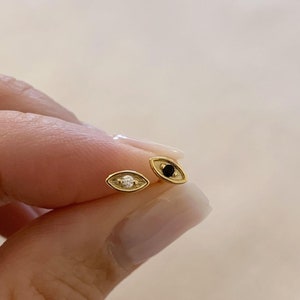 Eye stud earrings - Sterling silver earring - Minimalist dainty stud earrings - Daily stud earring