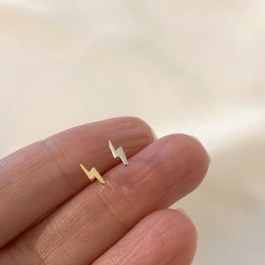 Lightning bolt Stud Earring - Sterling Silver Stud Earring - Dainty Minimalist stud earrings