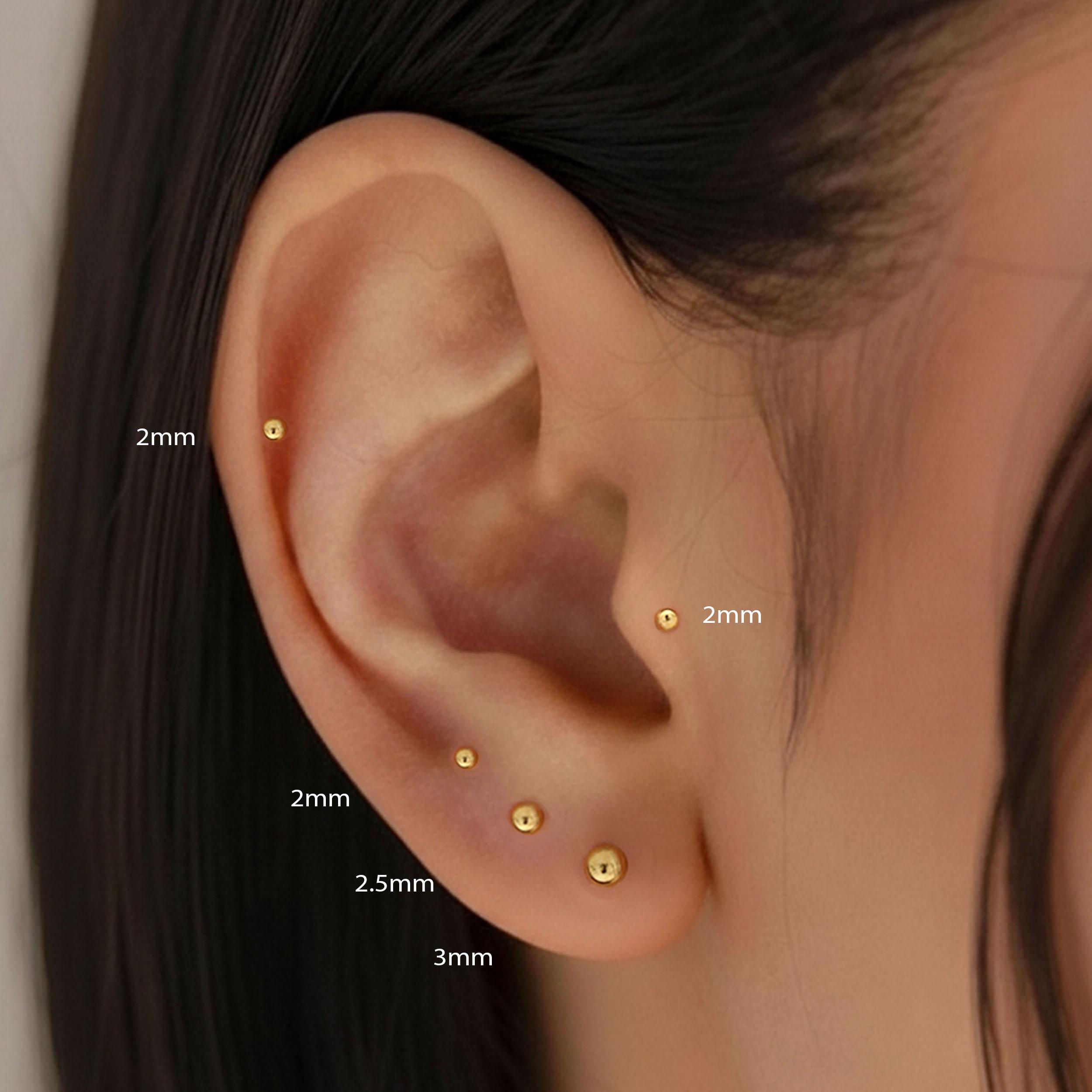 華奢なボール型イヤリング - 2mm～3mm ボール型ゴールドスタッド