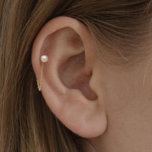 Pearl Chain stud earring - Sterling Silver Minimalist earrings - Pearl earring -  Perfect Daily earring