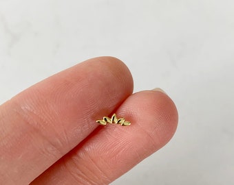 Tiny leaf Stud Earring - Dainty Minimalist Stud Earring - Sterling Silver Stud Earring nn