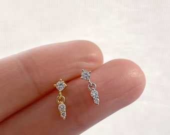 Cz dangle stud - Minuscule goujon en or - Petit goujon argenté - Boucle d’oreille minimaliste - Goujon délicat en or - Goujon délicat