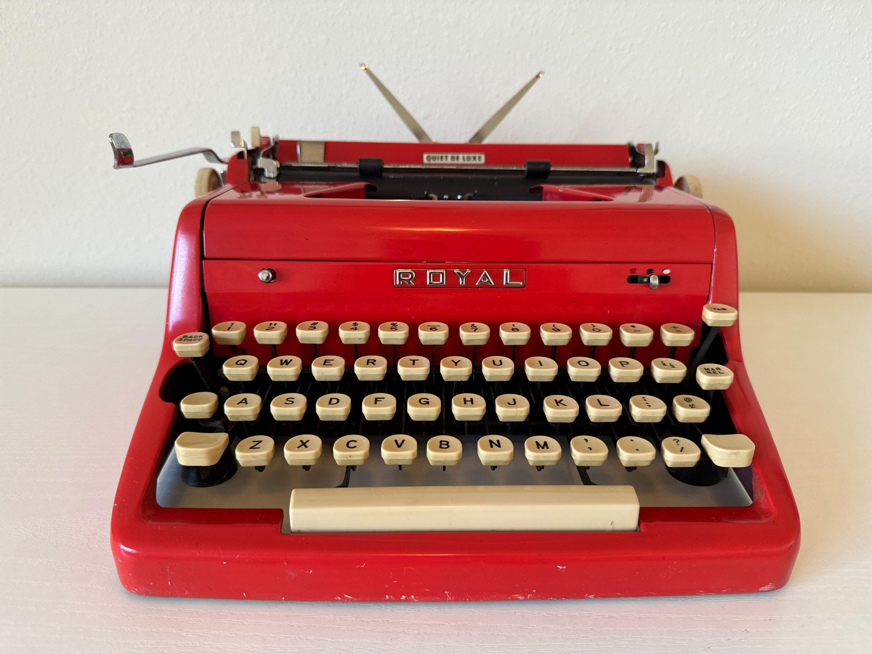 Vintage 1950's RED ROYAL Quiet De Luxe Typewriter | Manual | Without ...