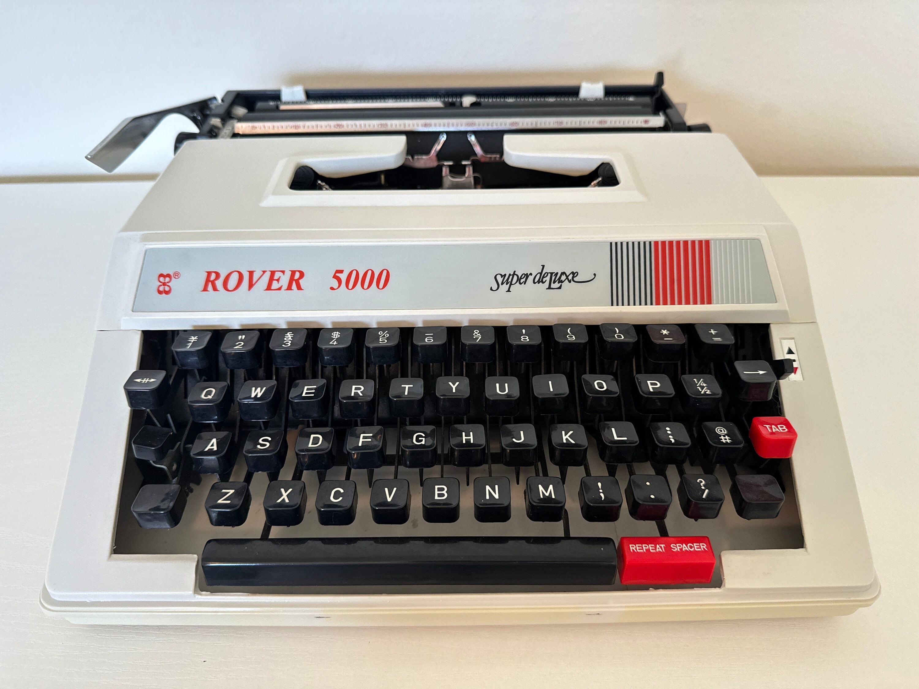 Vintage 1970's Rover 5000 Super Deluxe Typewriter | White | Manual Typewriter | Working | Portable