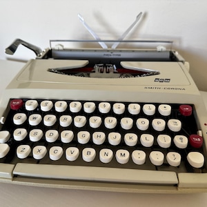 Vintage 1970&#39;s Smith Corona PORTA-Typer Typewriter | Made in England | Portable | Manual Typewriter | Working Typewriter