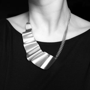 Bijzondere statementketting Asymmetrische ketting Hedendaagse sieraden Kunstsieraden