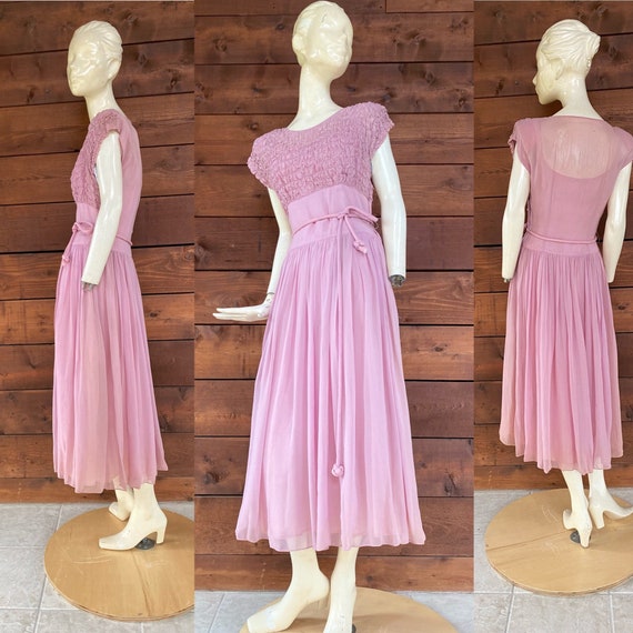 Pretty 1940’s Light Mauve Dress/Full Floaty Skirt/