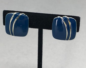 Boucles d'oreilles clip vintage en émail bleu et métal argenté - Carré bleu profond