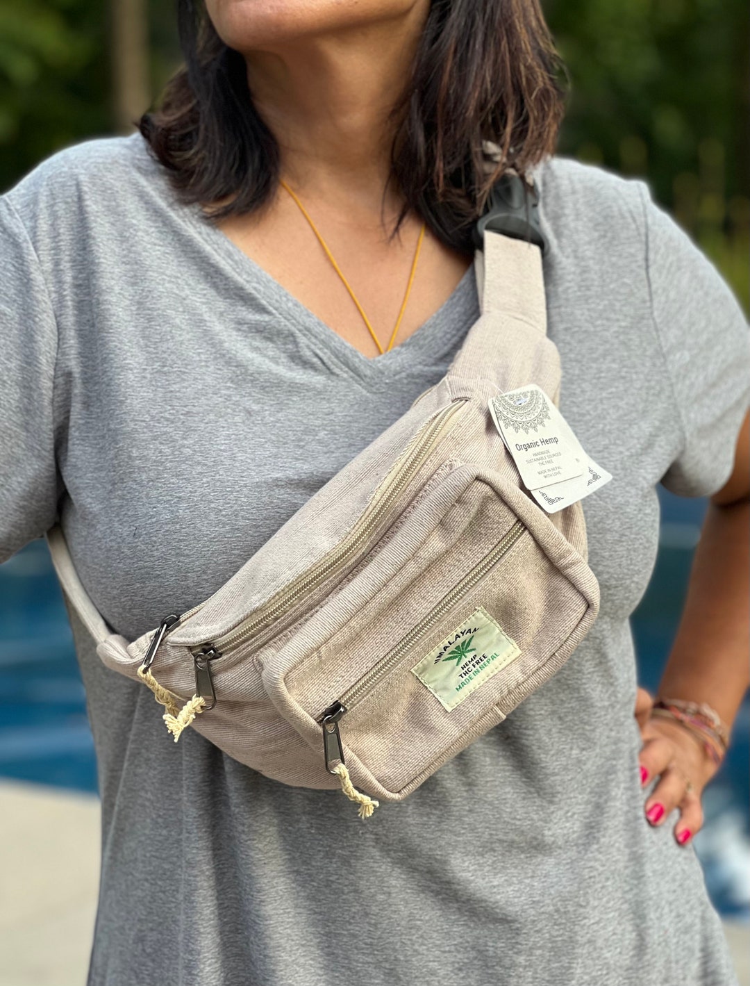 WonderMolly Shark Fanny Pack – Grey Nylon Hip Bag With Gill Pockets, 9x5x1.5 Inches