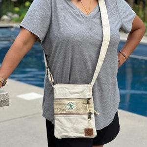 Petit sac à bandoulière hippie fait main en chanvre, sac à bandoulière de voyage, sac pour passeport végétalien, joli sac à main de voyage, sac à bandoulière hippie, commerce équitable