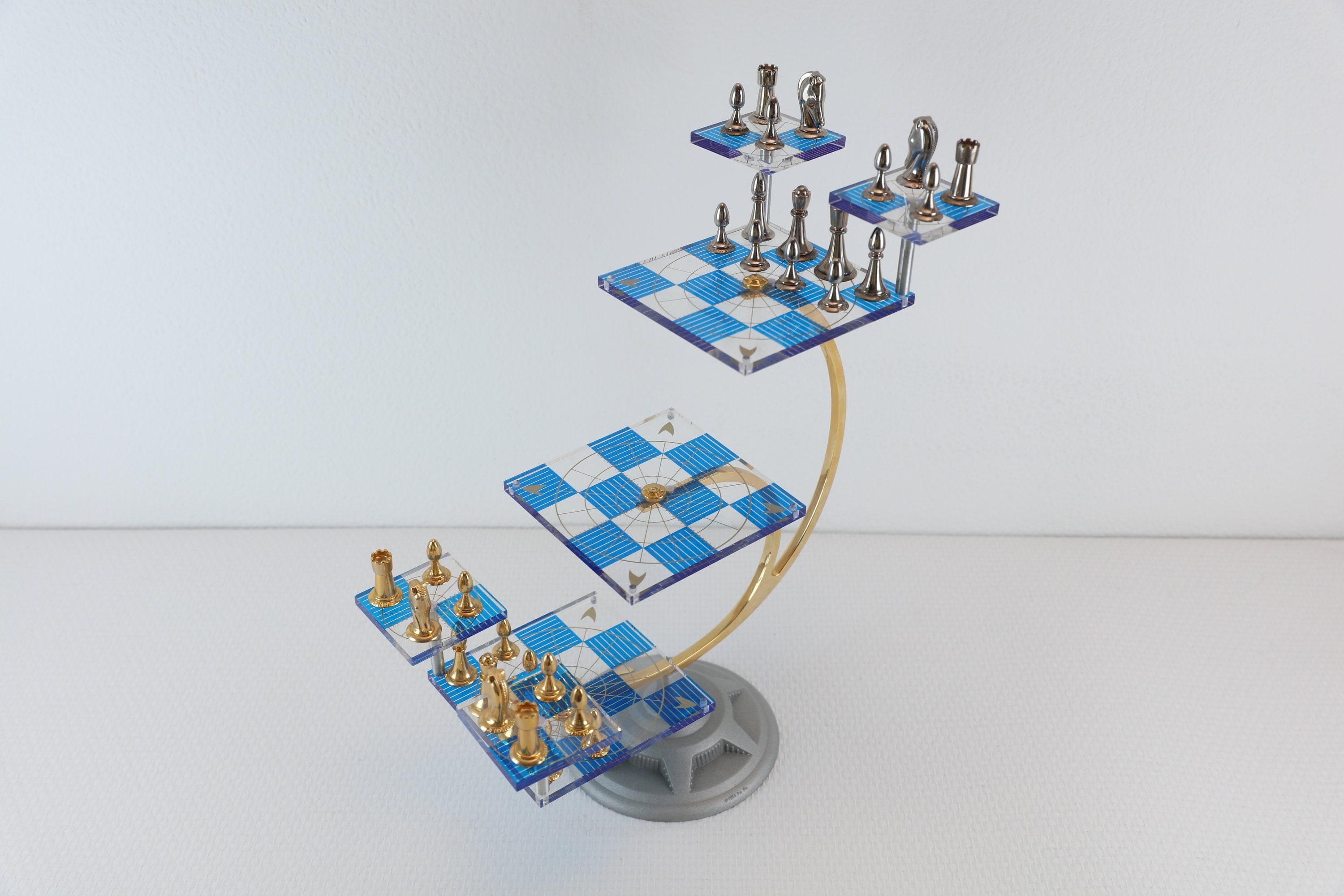 Vintage 1994 Star Trek Tridimensional Chess Set 