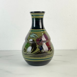 Shiny Gouda pottery (small scratch)
