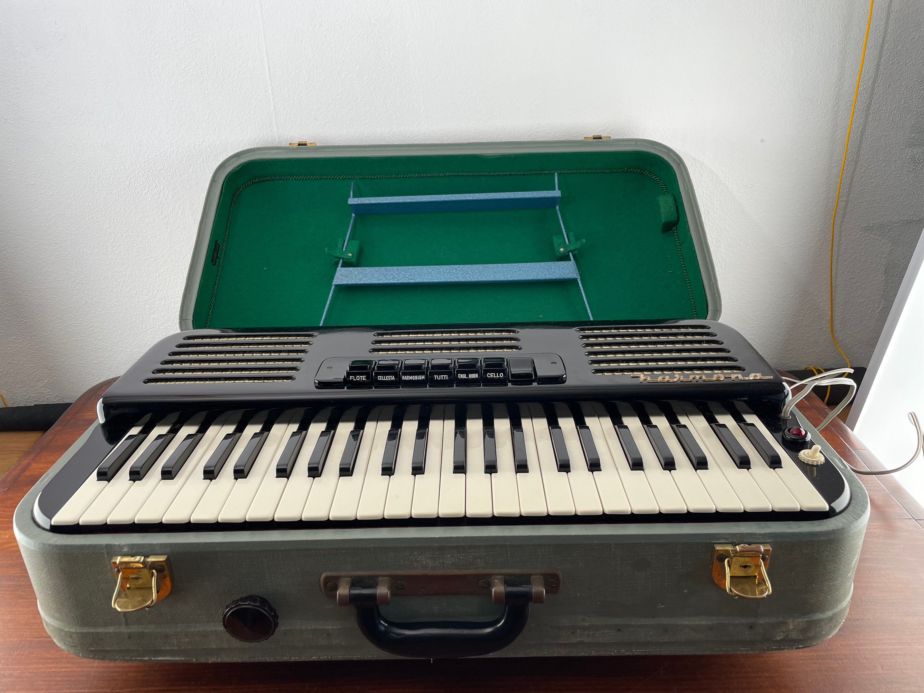 Super Rare 1950s Harmona German 220 240v Portable Harmonium