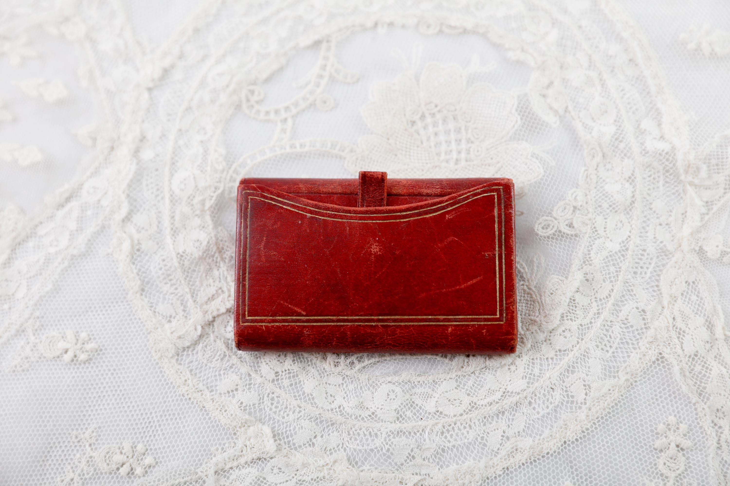 Portefeuille En Cuir Vintage Rouge Bordeaux - Porte-monnaie - Maroquinerie D'occasion - Style Rétro