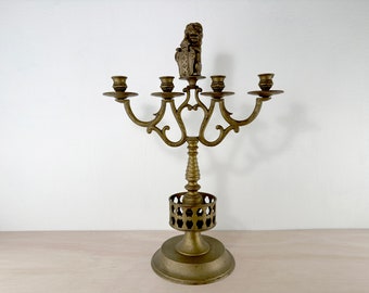 Candelabra Dutch Lion Holding Amsterdam Shield, Amsterdam Coat of Arms, Antique metal Candlestick Holders with Regal Lion, style médiéval