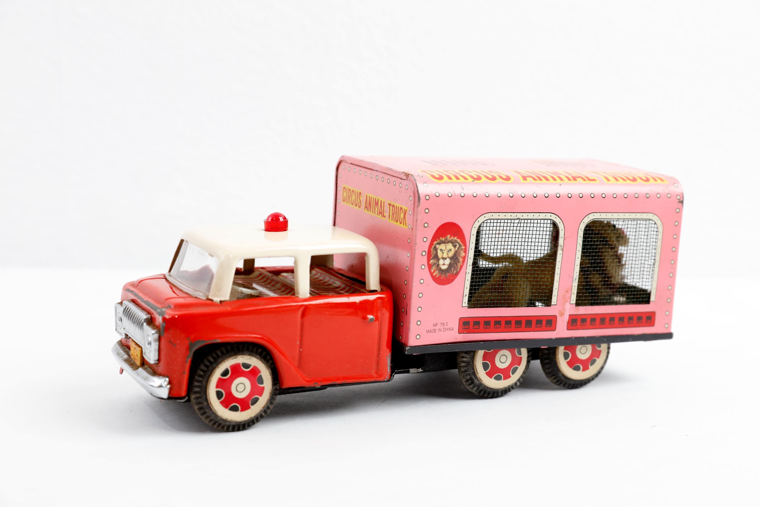 洋古書 AMERICAN TOY CARS & TRUCKS 1894-1942 s-l400.jpg