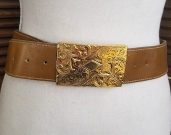 DESIGNER ANNE KLEIN PURPLE SUEDED GOLD TRIM LARGE BUCKLE 2 1/2\