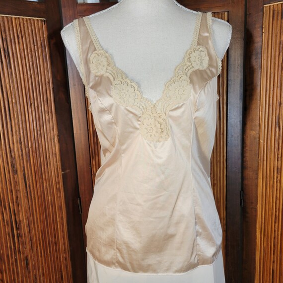 90s Nude Lace Camisole Bust 36" by Vassarette Sil… - image 4