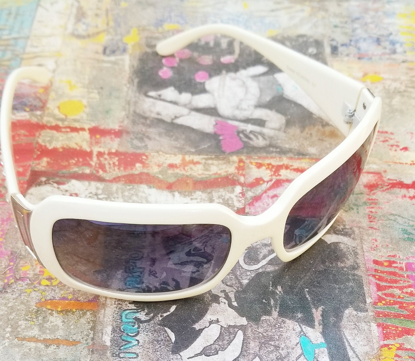 White Italy design sunglasses TROPHY Oval Sunglasses - Designer Sunglasses for Women  main image 4