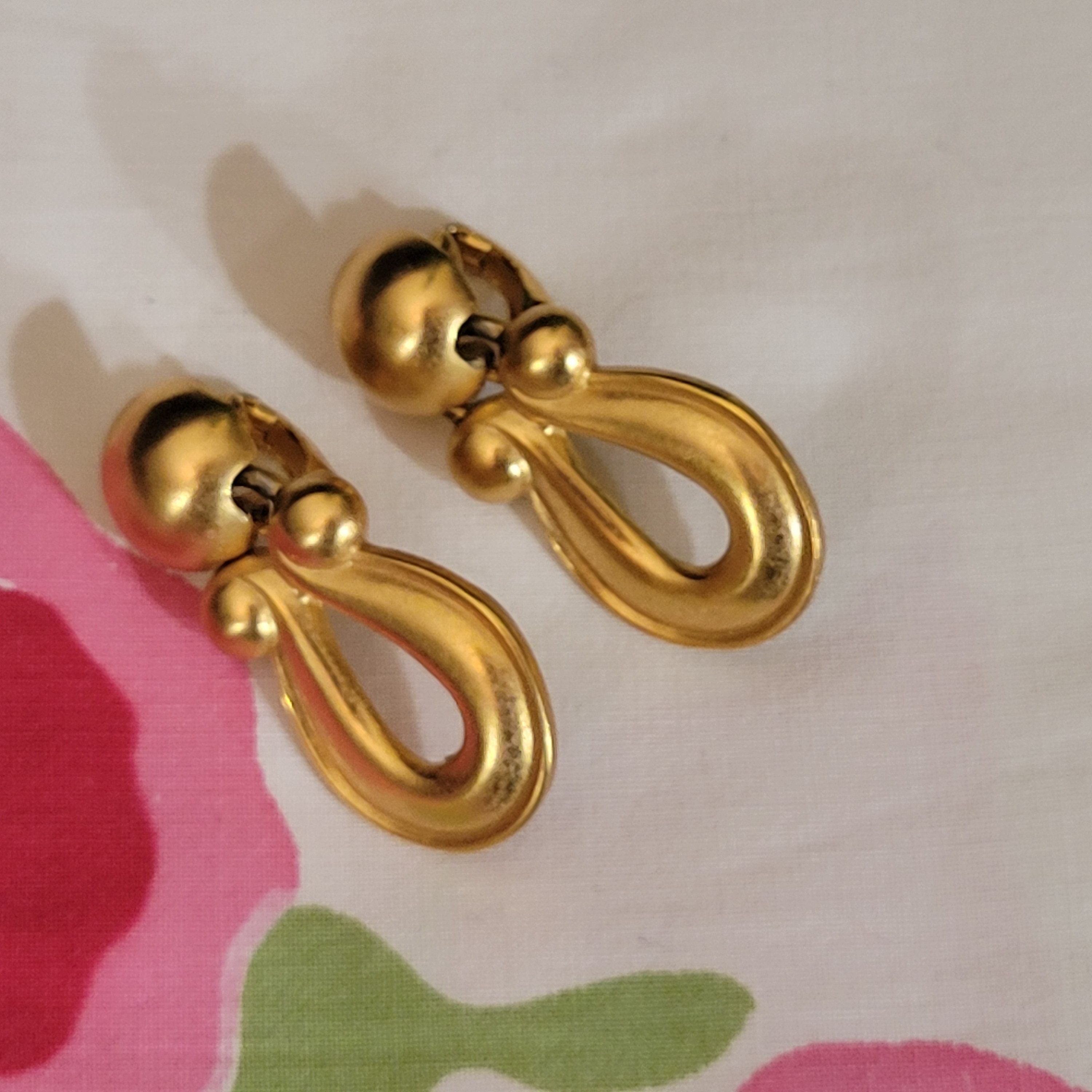 80’s Matte Gold Door Knocker Clip On Earrings main image 1