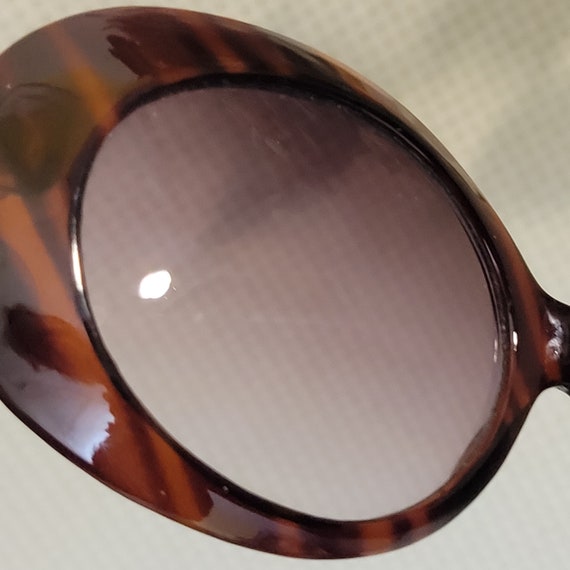 Vintage 60s Sunglasses Oval MOD Tortoise Shell Ha… - image 3