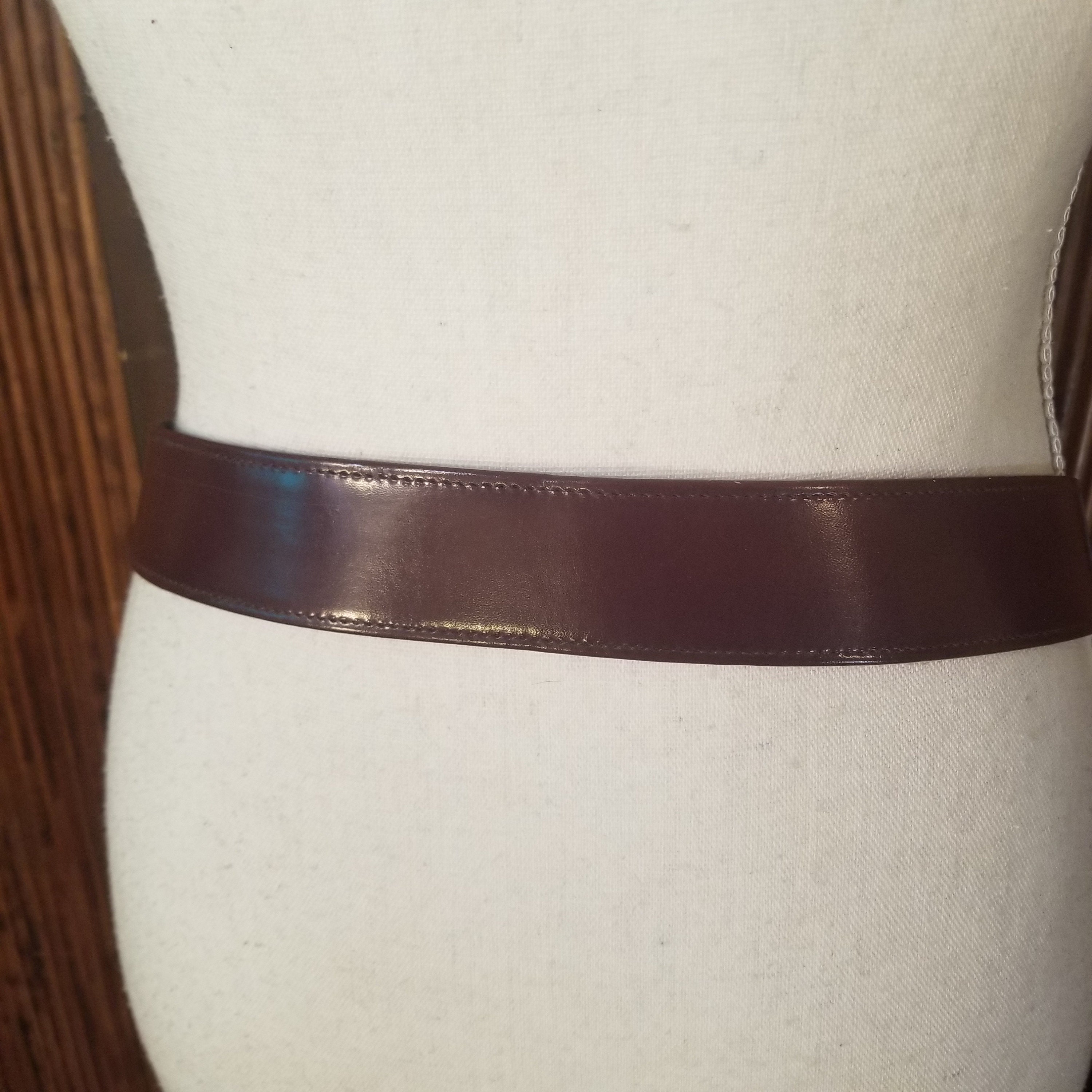 Mondi belt vintage mesh flexible clip closure Vintage WHITING & DAVIS CO GOLDTONE METALLIC MESH BELT EUC  main image 3