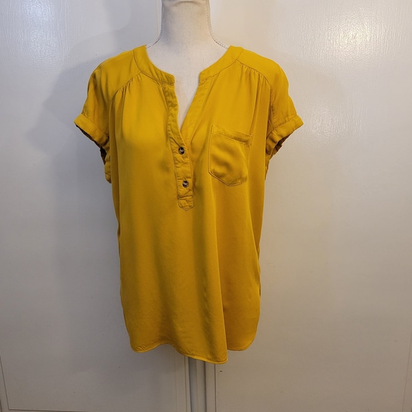 Rose & Olive Chartreuse, Blouse Casual Loose, Hi/Lo Hem, Cap Sleeves, V Neck, Gathering Details