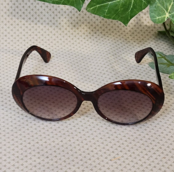 Vintage 60s Sunglasses Oval MOD Tortoise Shell Ha… - image 2