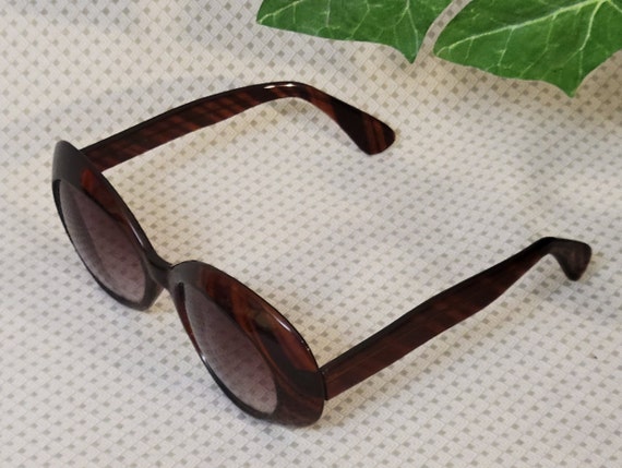 Vintage 60s Sunglasses Oval MOD Tortoise Shell Ha… - image 5