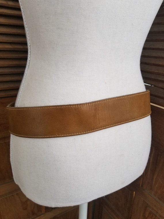 Anne Klein Vintage Brown Leather Belt, Paisley Etched Buckle  display picture 2