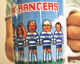 UNTEN TV Rik Mayall Hammerpunk Park Rangers Football lustige Komödie UK lustige Komödie Geschenk Arbeit 11oz Retro