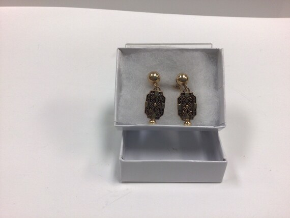 Vintage drop motifs design drop earrings
